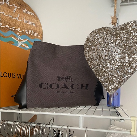 Coach Limited Edition Dalton 31 Horse & Carriage Jacquard Medium Shoulder Bag - Picture 2 of 13